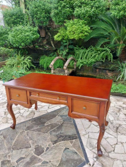 Victorian Desk . (New)
B.2