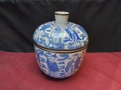 Blue And White Jar With Brass Rim to Lid And Base.
H.25 Cm.