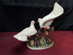 Vintage Pottery of 2 Doves.