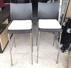 2x Bar Stools.