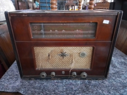 Philips Vintage Radio.
W.38 L.57 H.43 cm.