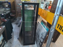 Glass Cabinet.
44x40 H.154 cm.