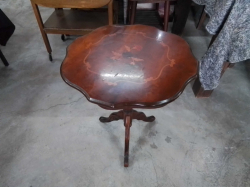 Wine Table.
W.50 L.50 H.60 cm.
Ref.227 B.8