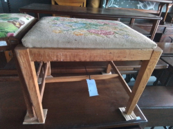 Tapestry Stool.
W.44 L.52 H.44 cm.
Ref.66 B.8