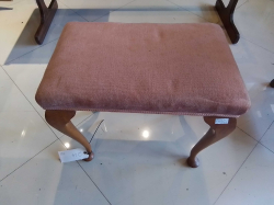 Dressing Table Stool.
W.28 L.47 H.40 cm.
Ref.214 B.8