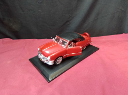 Maisto Ford 1950 Car Model.
L.32 Cm.