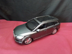 Audi Q7 Car Model.
L.32 Cm.