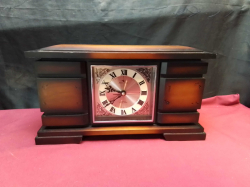 Wooden Clock.
W.39 H.23 Cm.