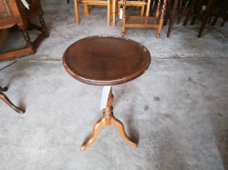 Wine Table.
W.30 H.50 Cm.
Ref.214 B.9