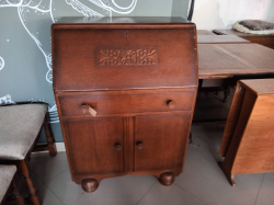 Oak Bureau.
W.75 D.73 H.108
Ref.151 B.9