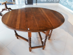 Oak Gateleg Table.
W.90 L.120 H.70 Cm.
Ref.278 B.9