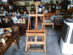 Painting and Drawing Easel.
W.67 L.91 H.178 Cm.