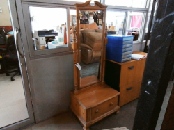 Large Cheval Mirror.
W.47 L.64 H.163 Cm.
Ref.78 B.10