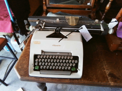 Typewriter.
Ref.225 B.10