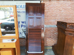 Wooden door.
W.69 H.198 Cm.