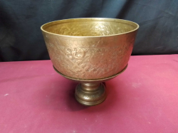Tibetan Singing Bowl.
W.19 H.19 Cm.