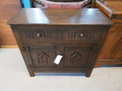 Oak Side Cabinet.
W.91 D.42 H.86 Cm.
Ref.85 B.9