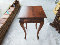 Small side Table.
W.39 H.70 Cm.