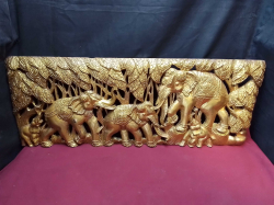 A Gilded Wall Hanging Wooden Carving.
W.90 H.35 Cm.
