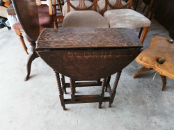 Oak Gateleg Table.
W.57 L.71 H.69 Cm.
Ref.44 B.10.