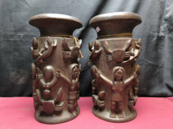 A pair of antique Mardargascar vase in ebony wood. H. 36 Cm.