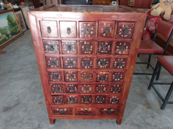 Antique Chinese Medicine chest
W.74 D.52 H.111 Cm.