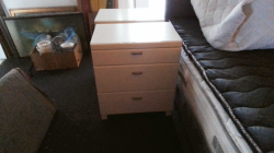 A Pair of Bedside Cabinets.
W.60 D.40 H.70 Cm.
