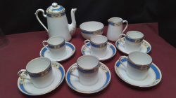 Collectable of tea set with milk jug and tea pot