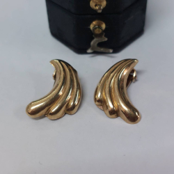 A Pair of Art Deco gold Earrings 