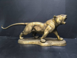 An art deco cast iron Tiger sculpture (W.43 cm.)