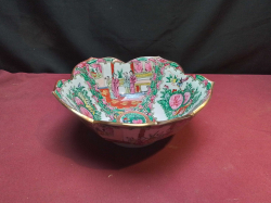 A Lovely Hand Painted Brightly Coloured Japanese Bowl. W.22 H.9 Cm.