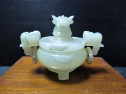 An antique  light green jade craft dual dragon head handle censer Chinese incense burner