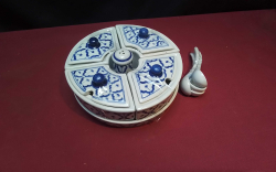 A Blue & White Eun-Deuf Dish with 4 Spoons. 