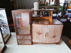 Small Display Japanese Cabinet.
W. 66 D.67 H.53 Cm.