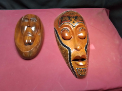 African/Tribal Hanging Mask.
Small 17x32 Cm.
Large 23x48 Cm.
