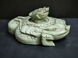 A Chinese jade carving lucky Frog with lid (7*9 inches)