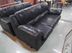 Black Leather Sofa.
D.90 W.190 Cm.