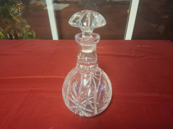 A Lovely lead crystal decanter. H.25 cm W.13 cm