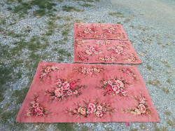 3 Very Lovely Floral Pink Carpets. Large W.90 L.160 Cm.
Small W.69 L.116 Cm.