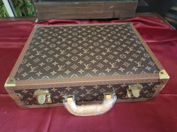 LOUIS VUITTON CLASSIC MONOGRAM CANVAS HARDSIDET TRUNK. A/F