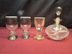 A small engraved Germany decanter with 3 glasses