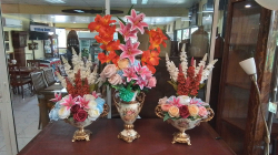 3x Victorian Floral Style Vases with Artificial Flowers. H.27 Cm. and 40 Cm.