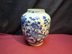 Blue & White Chinese vase looks like klong found. Approx. 26x20 cm