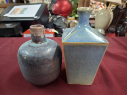2 Nice vases 1 round and one rectangular both signed. Approx. 18x15 cm and 9-10 cm