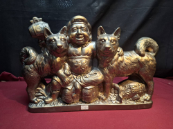 Bronze colored metal alloy fligure Flanked by 2 dogs 32 cm high 4.6 cm wide