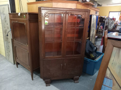 An Oak Mid Century China Cabinet(146).D.32 L.92 H.152 Cm.