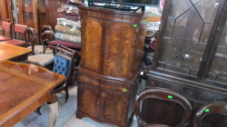 A Flame Mahogany C9cktal Cabinet with 2 Brushing slide(014) D.43 W.73 H.145 Cm.