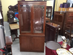 A Lovely Etched Glass 2 Doors Walnut Bookcase(90).
D.40 W.96 H.192 Cm.