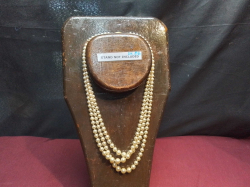 3 Strain Pert Necklace (Stand not include)