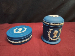 2 Dark Blue Wedgwood Jasperware Lided Bowl W.10 Cm.and Lided Vase H.10 Cm.